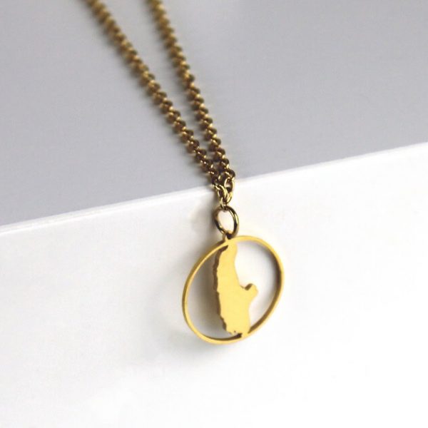 goldene Fusskette an Kante